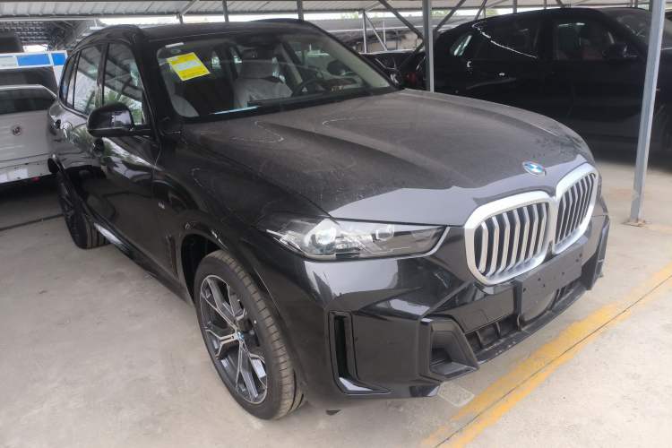 Used BMW X5 2023 xDrive 30Li Luxury M Sport Night Edition Package Front Right 45 Deg
