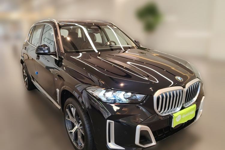 Used BMW X5 2023 xDrive 30Li Luxury M Sport Package Front Right 45 Deg