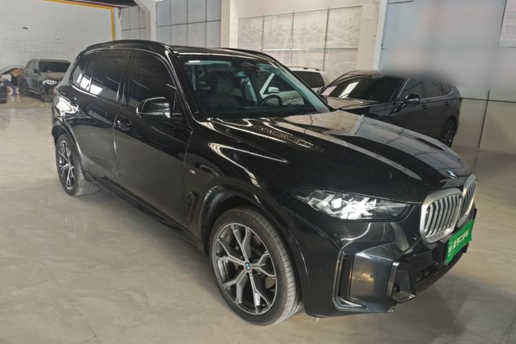 Used BMW X5 2023 xDrive 30Li Luxury M Sport Night Edition Package Front Right 45 Deg