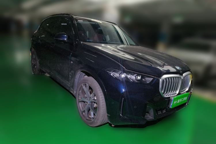 Used BMW X5 2023 xDrive 30Li Luxury M Sport Package Front Right 45 Deg