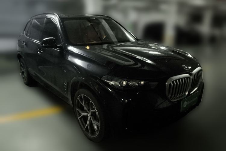 Used BMW X5 2023 xDrive 30Li Luxury M Sport Night Edition Package Front Right 45 Deg