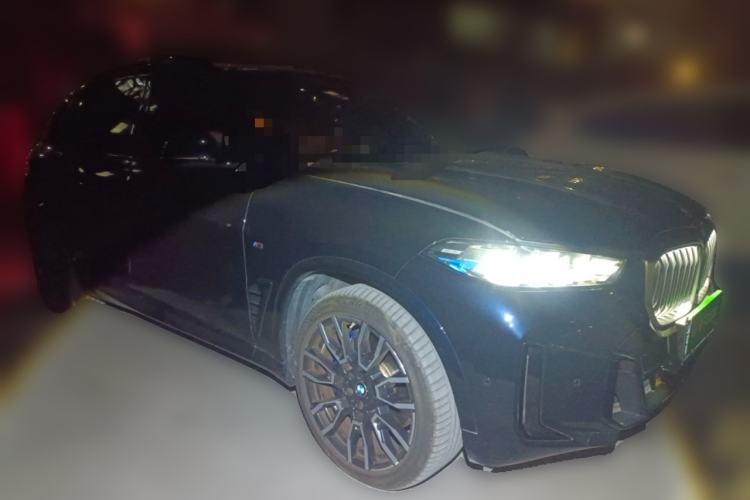 Used BMW X5 2023 xDrive 40Li M Sport Night Edition Package Front Right 45 Deg
