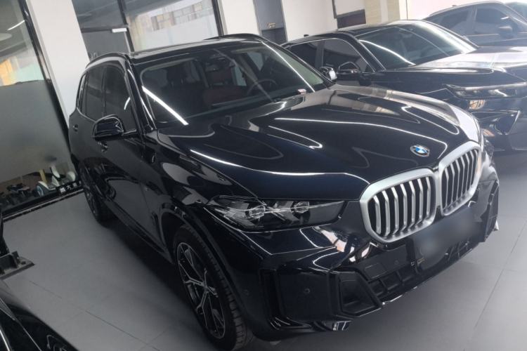 Used BMW X5 2023 xDrive 30Li Luxury M Sport Night Edition Package Front Right 45 Deg
