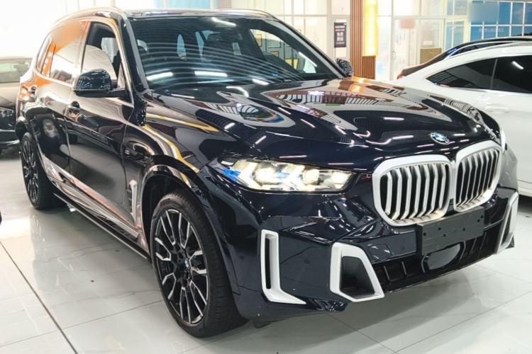 Used BMW X5 2023 xDrive 40Li M Sport Package Front Right 45 Deg