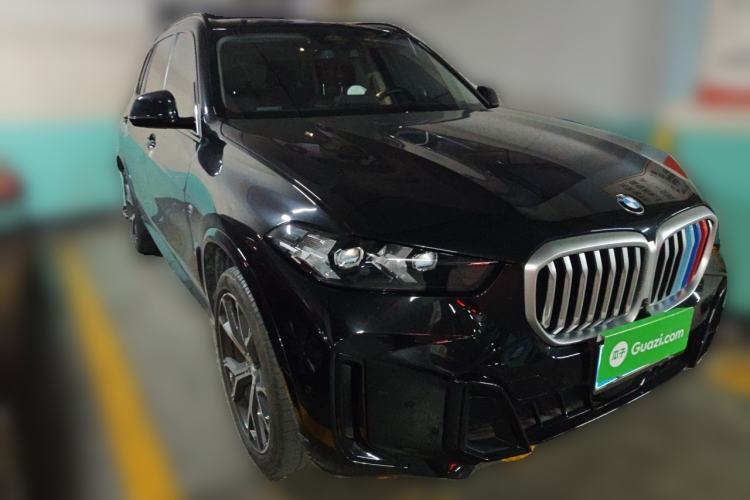 Used BMW X5 2023 xDrive 30Li Luxury M Sport Night Edition Package Front Right 45 Deg