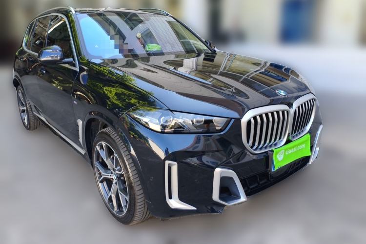 Used BMW X5 2023 xDrive 30Li Luxury M Sport Package Front Right 45 Deg
