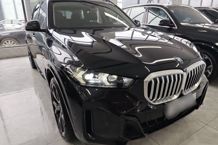 Used BMW X5 2023 xDrive 30Li Luxury M Sport Night Edition Package Front Right 45 Deg