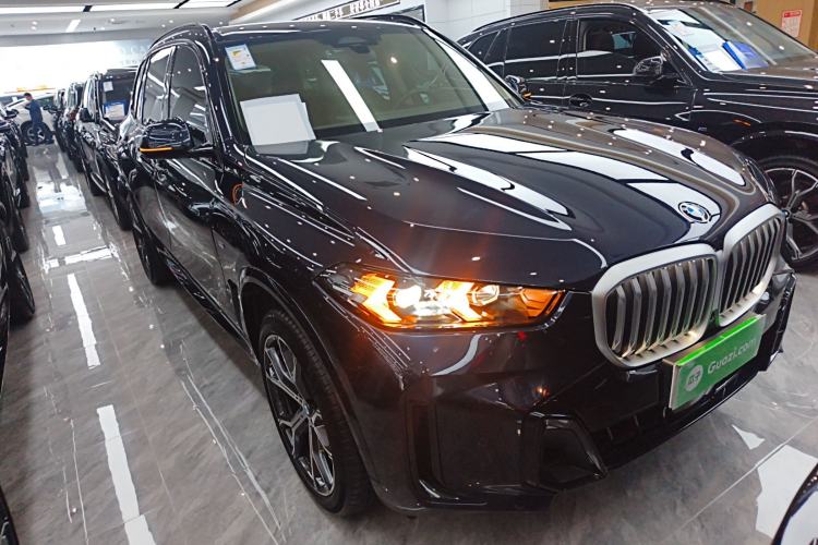 Used BMW X5 2023 xDrive 30Li Luxury M Sport Night Edition Package Front Right 45 Deg
