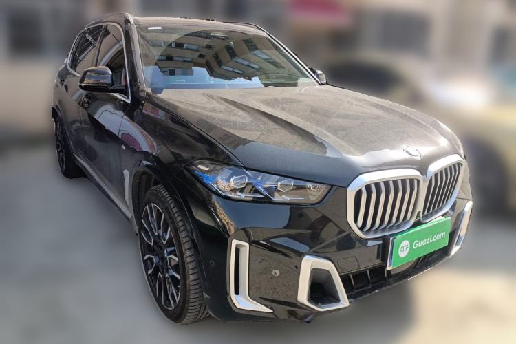 Used BMW X5 2023 xDrive 40Li M Sport Package Front Right 45 Deg