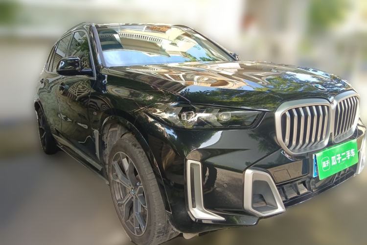 Used BMW X5 2023 xDrive 30Li Luxury M Sport Package Front Right 45 Deg