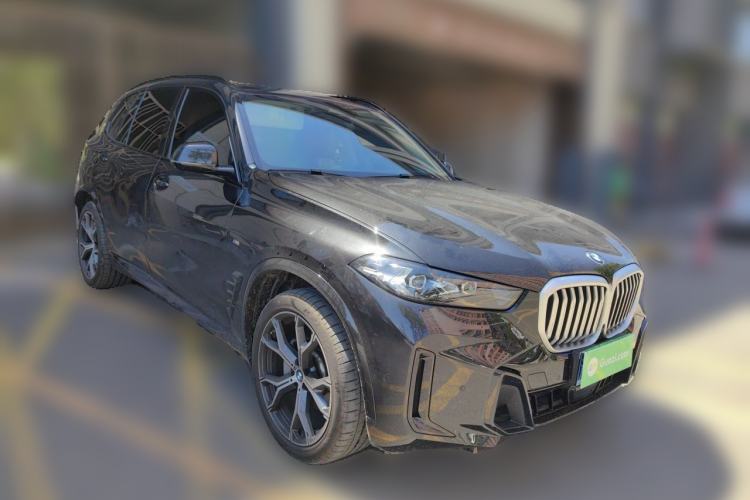 Used BMW X5 2023 xDrive 30Li Luxury M Sport Night Edition Package Front Right 45 Deg