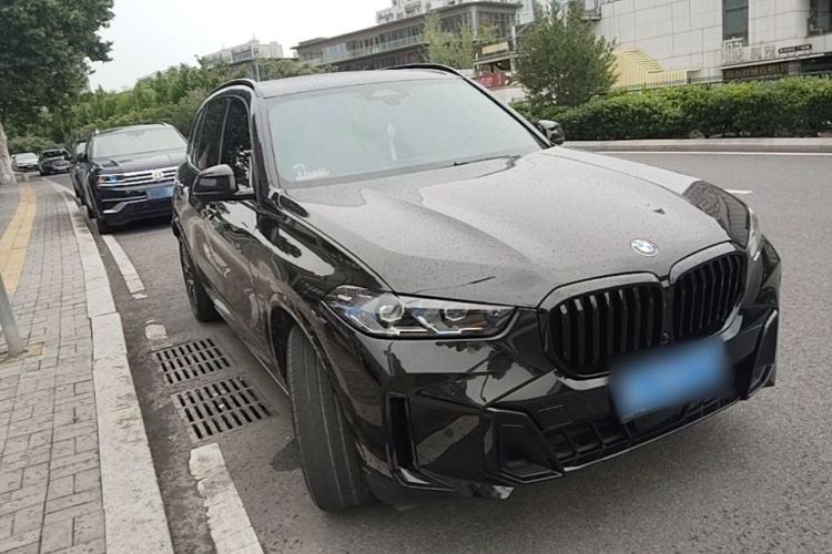 Used BMW X5 2023 xDrive 40Li M Sport Night Edition Package Front Right 45 Deg