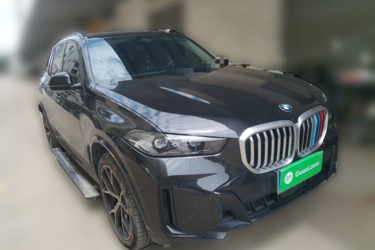 Used BMW X5 2023 xDrive 30Li Luxury M Sport Package Front Right 45 Deg