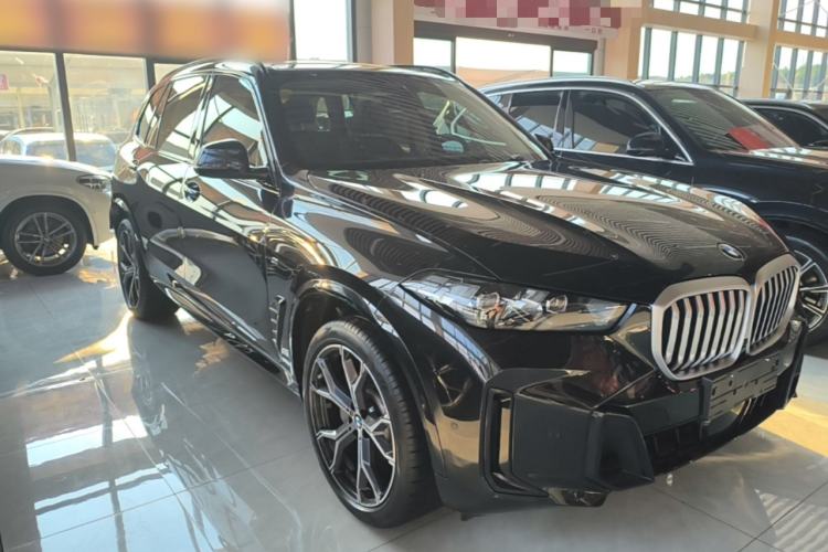 Used BMW X5 2023 xDrive 30Li Luxury M Sport Night Edition Package Front Right 45 Deg