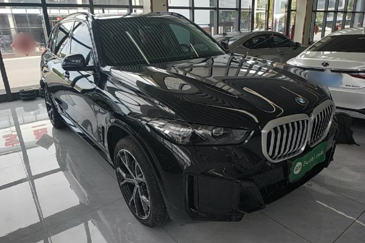 Used BMW X5 2023 xDrive 30Li Luxury M Sport Night Edition Package Front Right 45 Deg