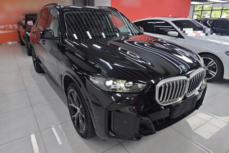 Used BMW X5 2023 xDrive 30Li Luxury M Sport Night Edition Package Front Right 45 Deg