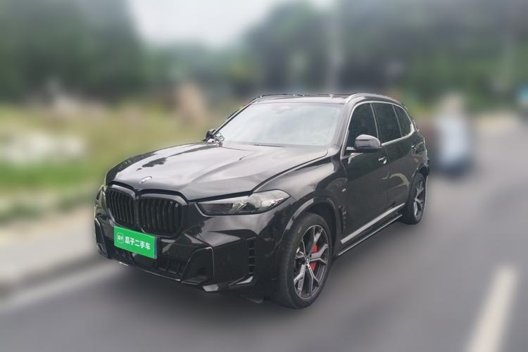 Used BMW X5 2023 xDrive 30Li Luxury M Sport Package Front Right 45 Deg