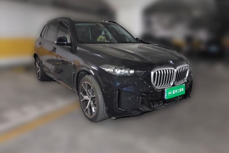 Used BMW X5 2023 xDrive 30Li Luxury M Sport Package Front Right 45 Deg