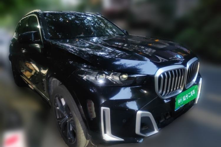 Used BMW X5 2023 xDrive 30Li Luxury M Sport Package Front Right 45 Deg