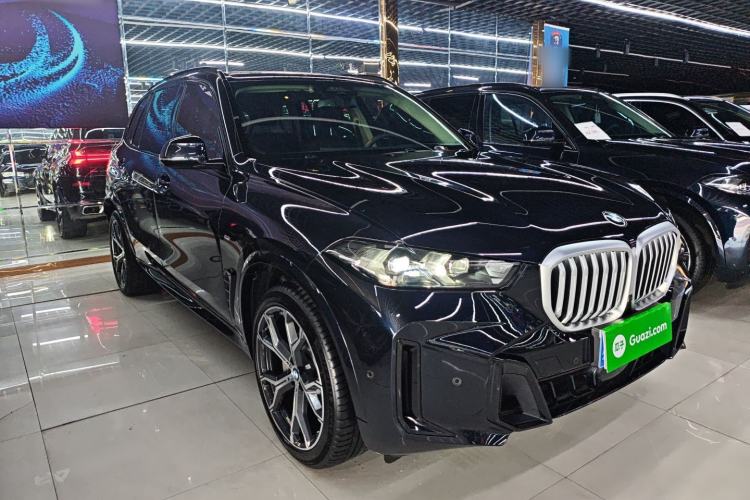 Used BMW X5 2023 xDrive 30Li Luxury M Sport Night Edition Package Front Right 45 Deg