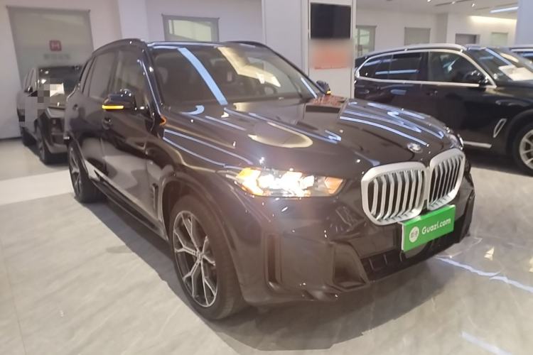 Used BMW X5 2023 xDrive 30Li Luxury M Sport Night Edition Package Front Right 45 Deg