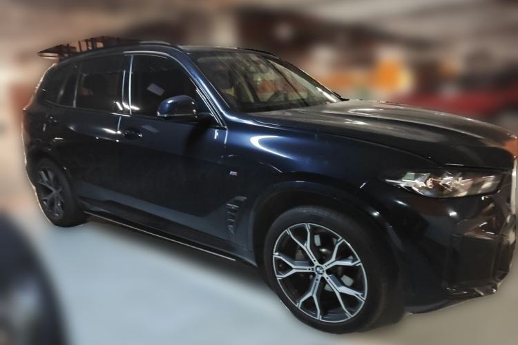 Used BMW X5 2023 xDrive 30Li Luxury M Sport Night Edition Package Front Right 45 Deg