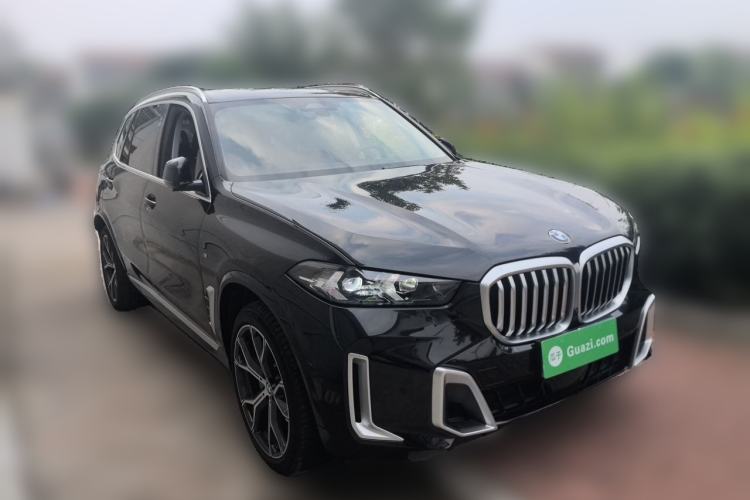 Used BMW X5 2023 xDrive 30Li Luxury M Sport Package Front Right 45 Deg