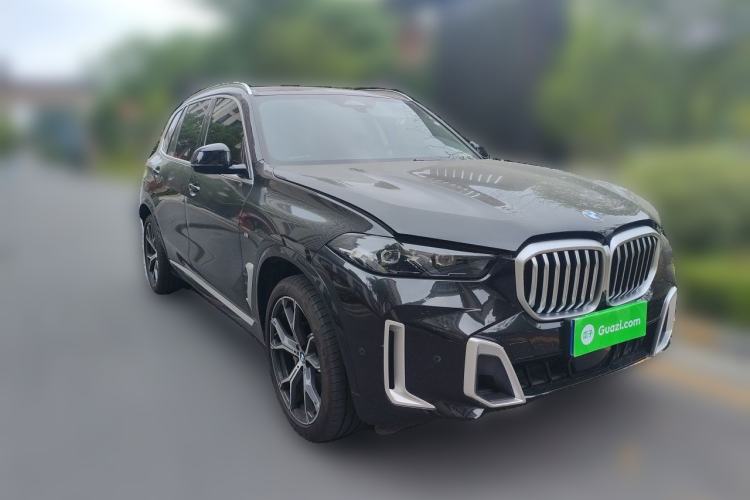 Used BMW X5 2023 xDrive 30Li Luxury M Sport Package Front Right 45 Deg