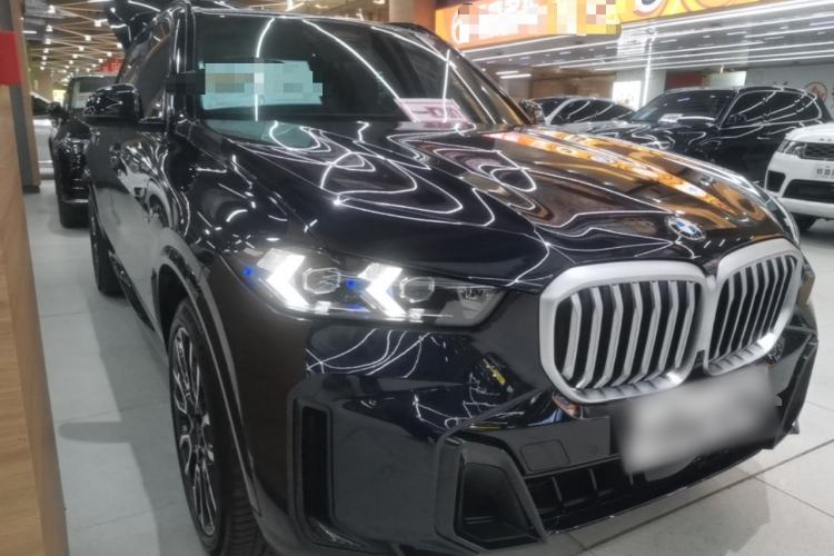 Used BMW X5 2023 xDrive 40Li M Sport Night Edition Package Front Right 45 Deg