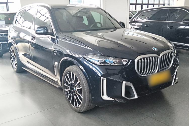 Used BMW X5 2023 xDrive 40Li M Sport Package Front Right 45 Deg