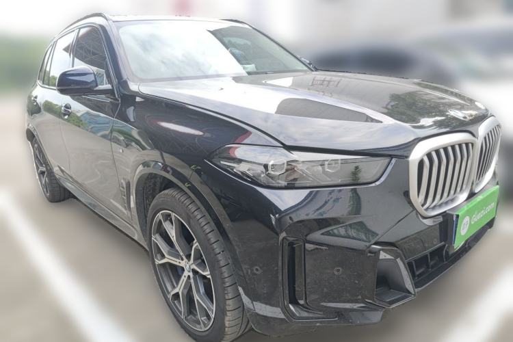 Used BMW X5 2023 xDrive 30Li Luxury M Sport Package Front Right 45 Deg