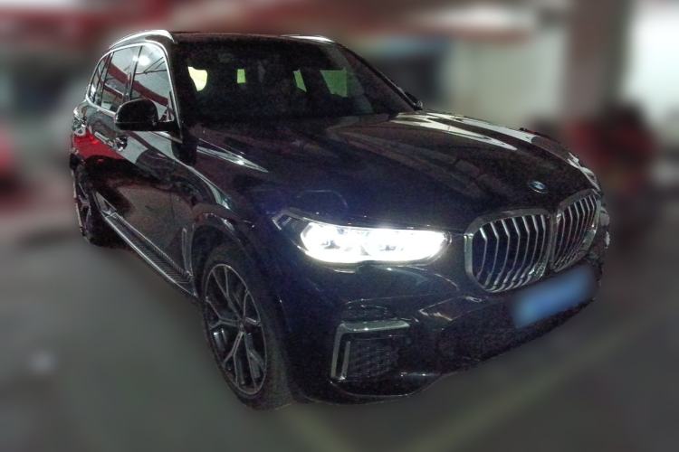 Used BMW X5 2023 xDrive 40Li M Sport Package Front Right 45 Deg