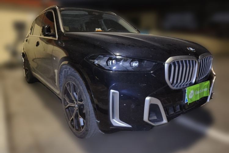 Used BMW X5 2023 xDrive 30Li Luxury M Sport Package Front Right 45 Deg