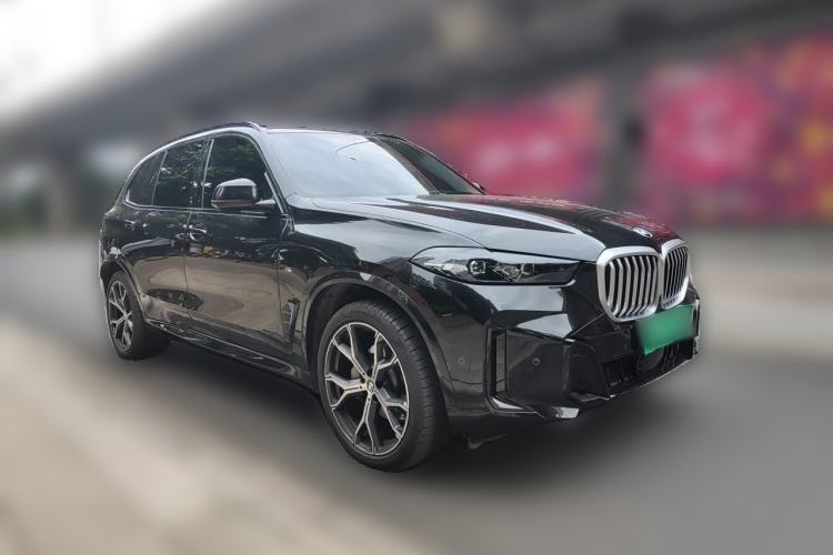 Used BMW X5 2023 xDrive 30Li Luxury M Sport Night Edition Package Front Right 45 Deg