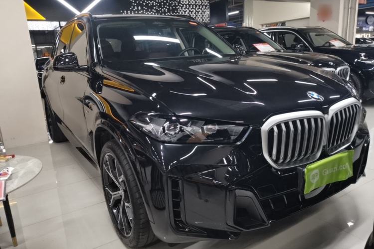 Used BMW X5 2023 xDrive 30Li Luxury M Sport Night Edition Package Front Right 45 Deg