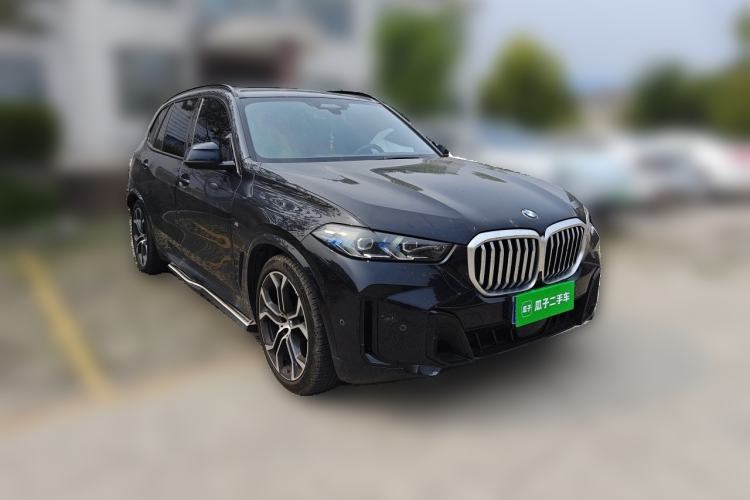 Used BMW X5 2023 xDrive 40Li Luxury Edition M Sport Night Vision Package Front Right 45 Deg