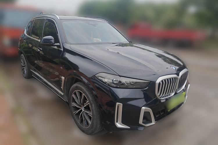 Used BMW X5 2023 xDrive 30Li M Sport Package Front Right 45 Deg