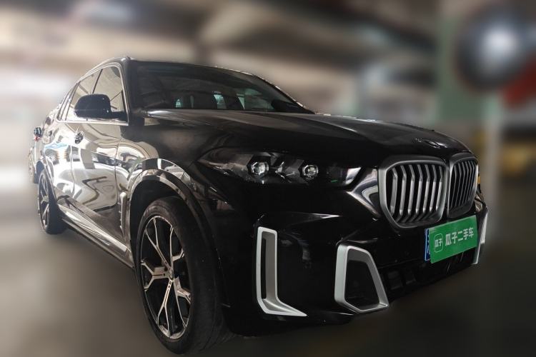 Used BMW X5 2023 xDrive 30Li Luxury M Sport Package Front Right 45 Deg