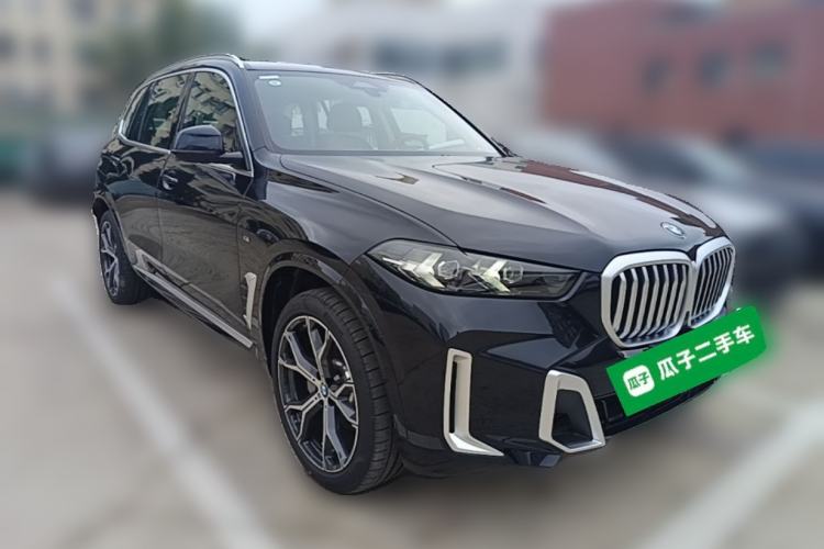 Used BMW X5 2023 xDrive 30Li Luxury M Sport Package Front Right 45 Deg