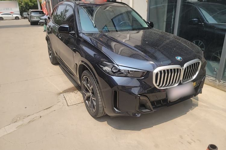 Used BMW X5 2023 xDrive 30Li Luxury M Sport Night Edition Package Front Right 45 Deg