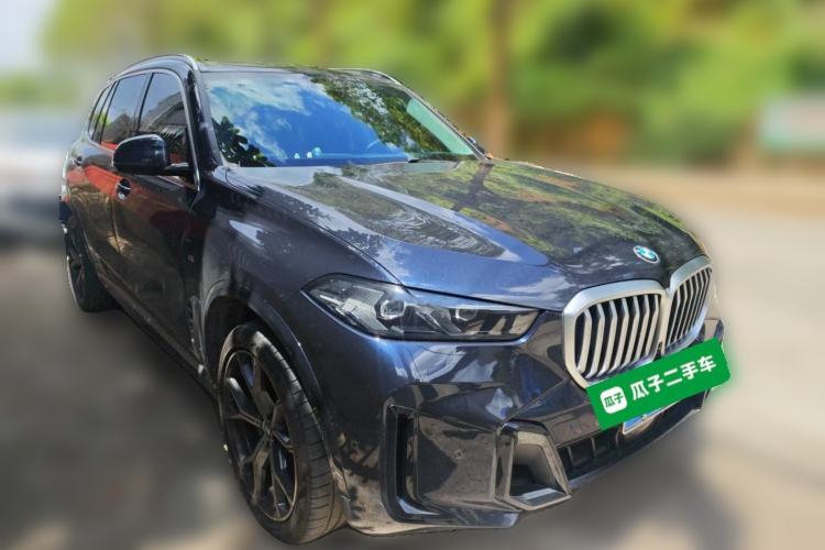 Used BMW X5 2023 xDrive 30Li Luxury M Sport Package Front Right 45 Deg