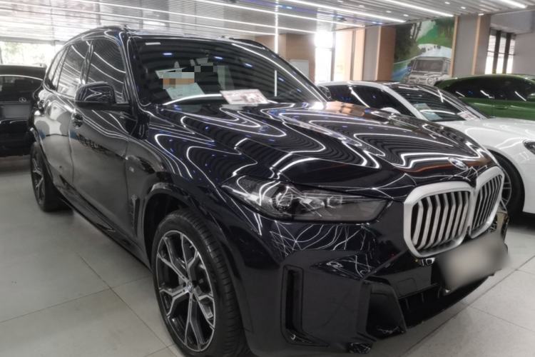 Used BMW X5 2023 xDrive 30Li Luxury M Sport Night Edition Package Front Right 45 Deg