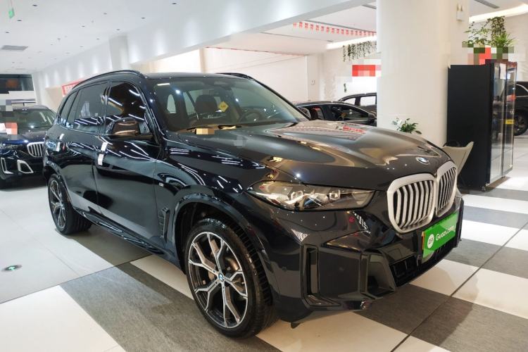 Used BMW X5 2023 xDrive 30Li Luxury M Sport Night Edition Package Front Right 45 Deg