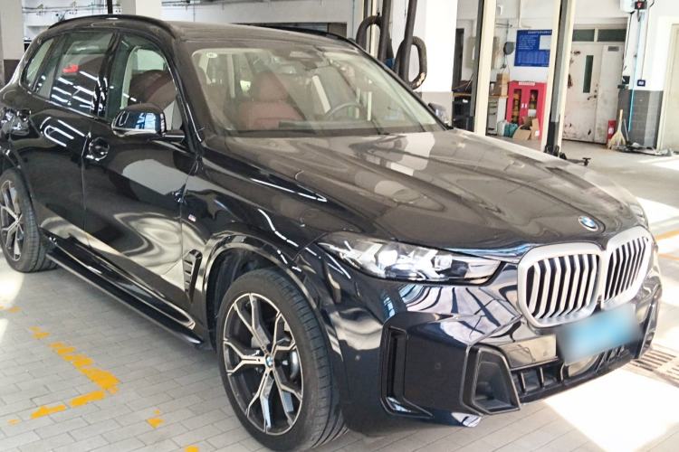 Used BMW X5 2023 xDrive 30Li Luxury M Sport Night Edition Package Front Right 45 Deg