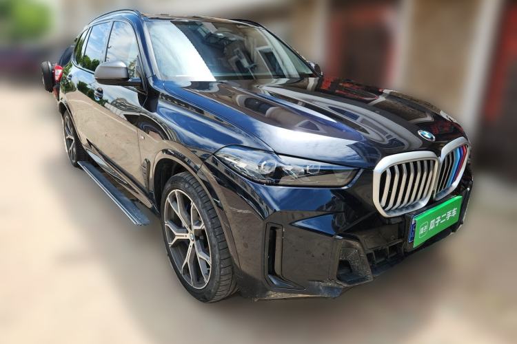 Used BMW X5 2023 xDrive 30Li Luxury M Sport Night Edition Package Front Right 45 Deg