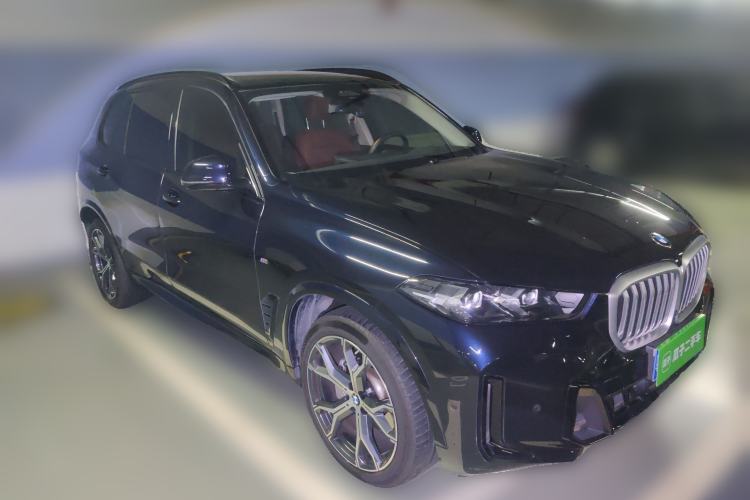Used BMW X5 2023 xDrive 30Li Luxury M Sport Night Edition Package Front Right 45 Deg