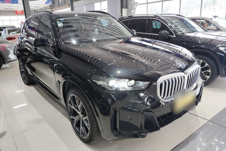 Used BMW X5 2023 xDrive 30Li Luxury M Sport Night Edition Package Front Right 45 Deg