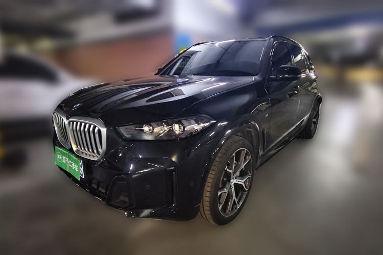 Used BMW X5 2023 xDrive 30Li Luxury M Sport Night Edition Package Front Right 45 Deg