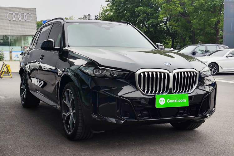 Used BMW X5 2023 xDrive 30Li Luxury M Sport Night Edition Package Front Right 45 Deg