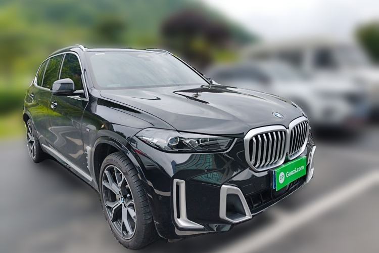 Used BMW X5 2023 xDrive 30Li Luxury M Sport Package Front Right 45 Deg